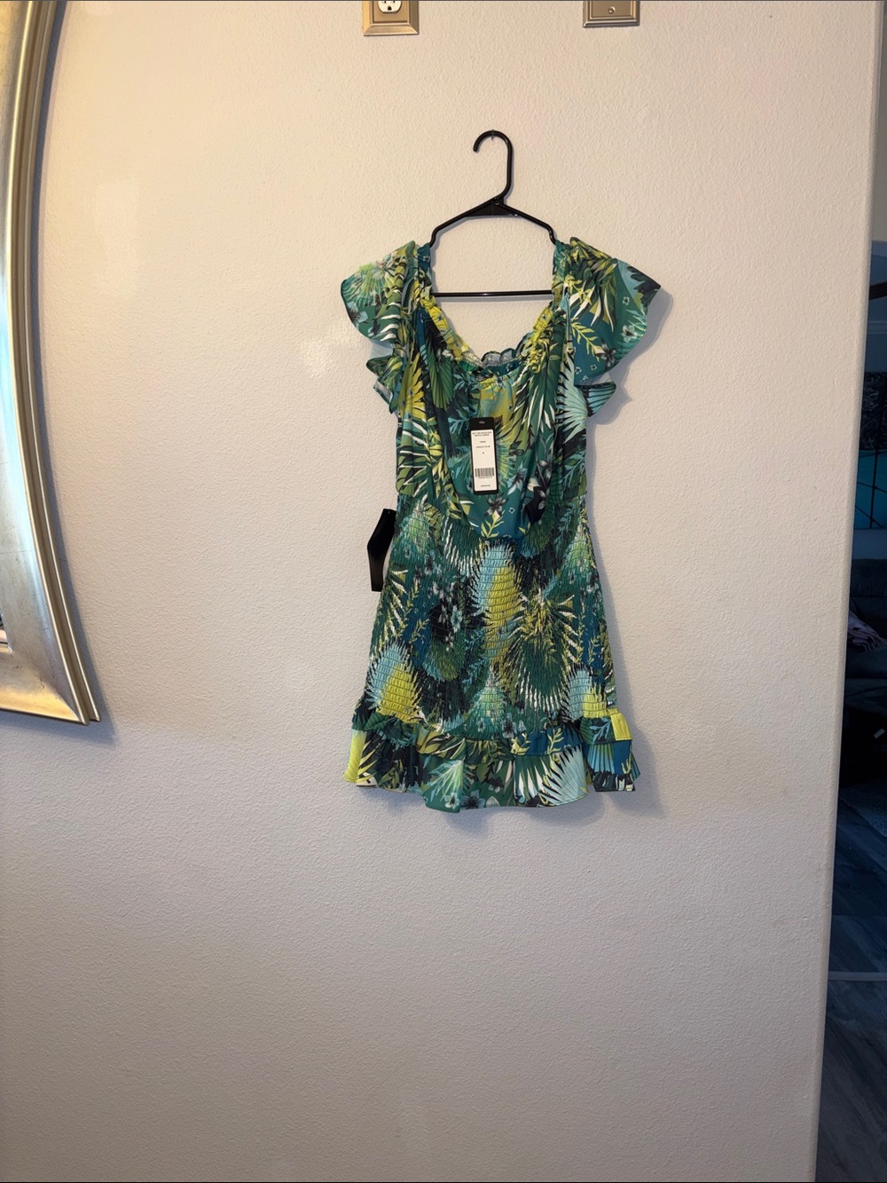 bebe Green Tropical-Print Ruffle Dress
